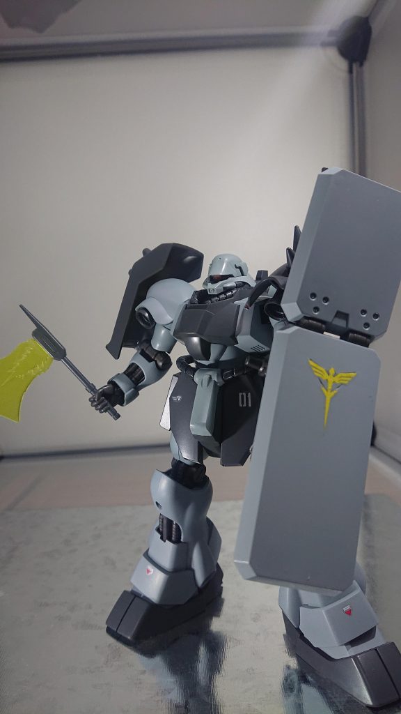 今回は時短でガンメタ部分は成型色のままですモノアイにはやっぱりHアイズがお手頃でいいですね