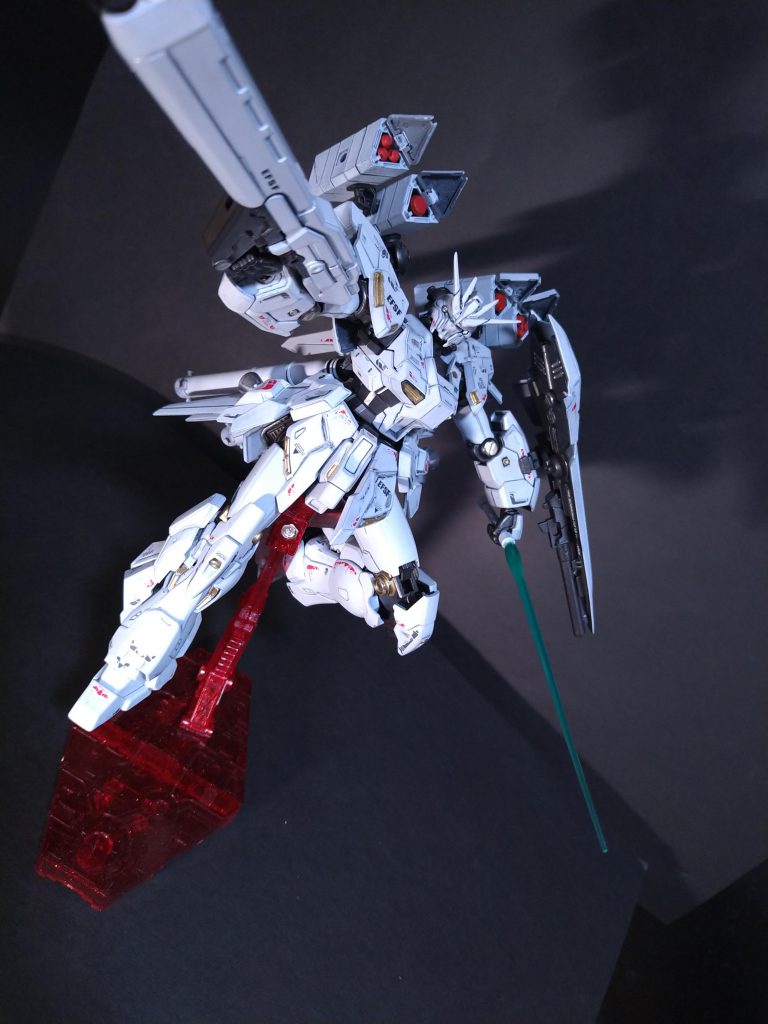 ポーズをつけて一枚。デカールはアシタさんのデカールを使用。まるでプリントしたかのようなデカールで満足感は高かったです!