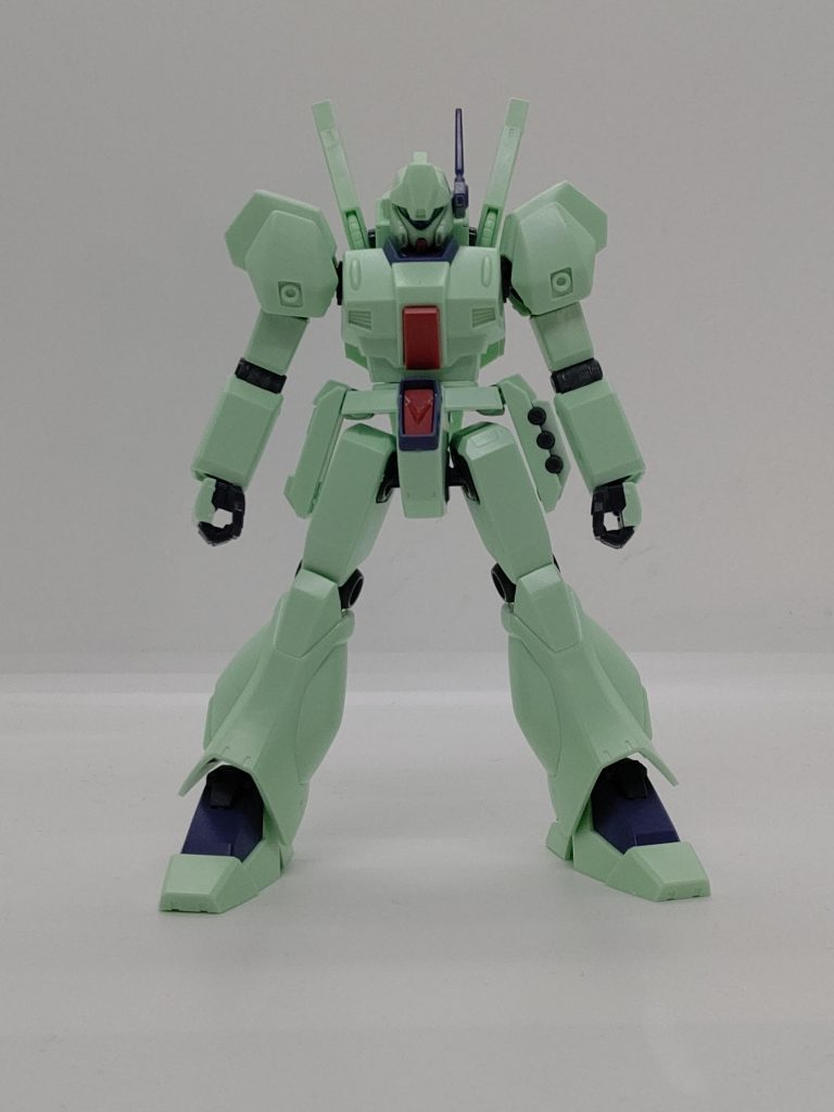 素組み状態これでも十分かっこいいですが、RGのHi-νと並べると余りにも小さかったので結構手を入れることに…