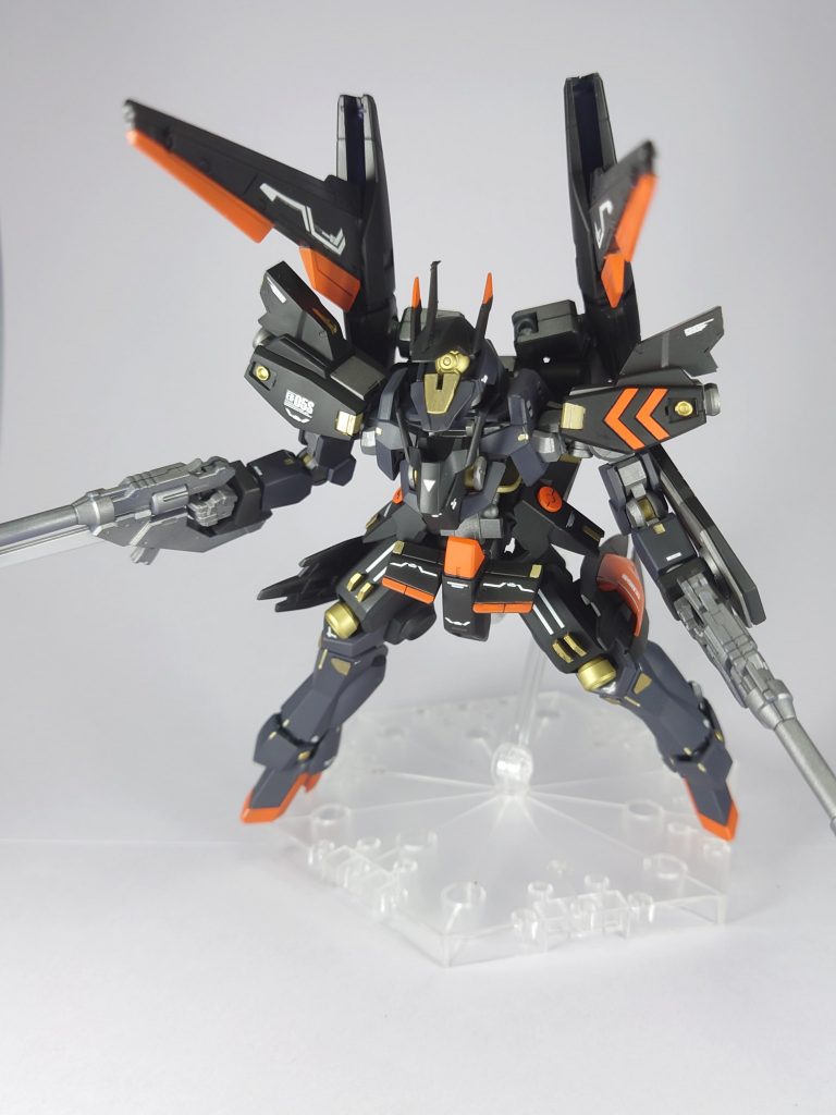 また、バインダー先端部はレールガンとなっており、高感度センサーと併用する事で狙撃も可能となっております