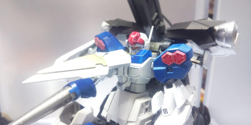 ディープストライカーと似ているのは図体と風体オンリー。肩の色は赤だったことを忘れてた(・ωく)