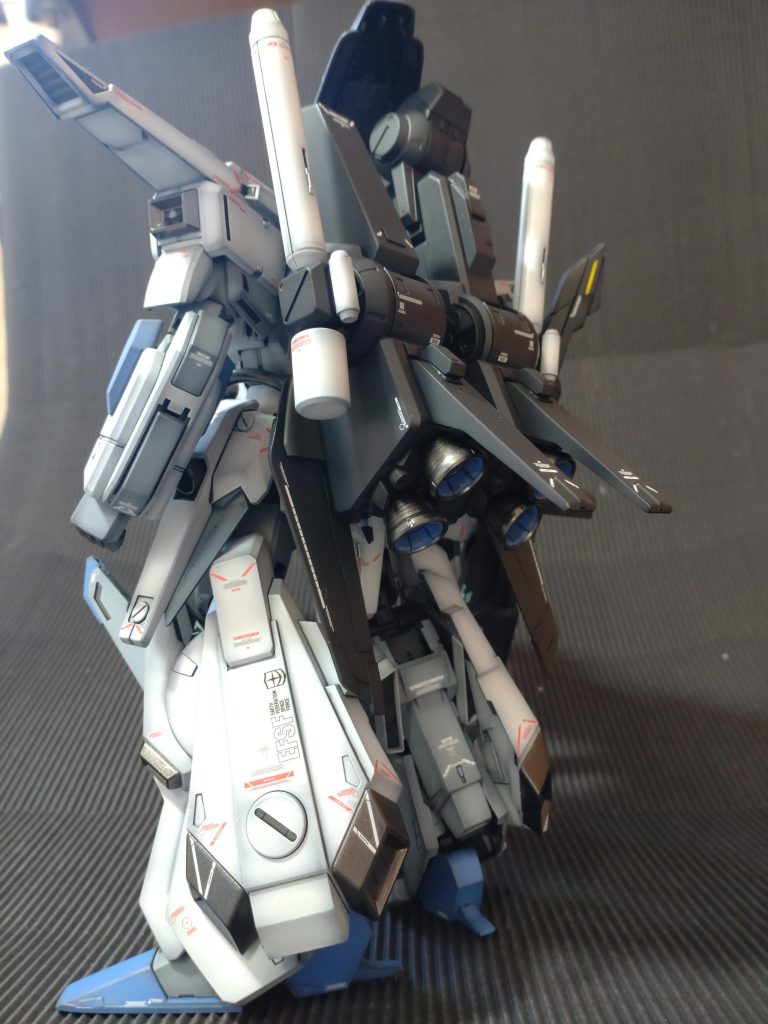 クリア吹いたら、マークセッターのノリが浮かび上がってきちゃったので市販デカールでごまかしてます。