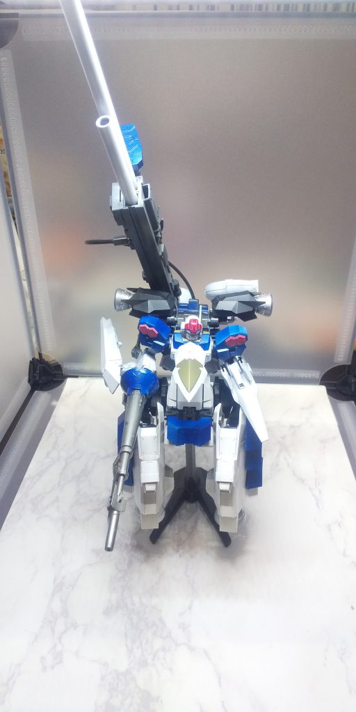 ポーズ映えしないし縦にデカいから飾る場所に困る困る。