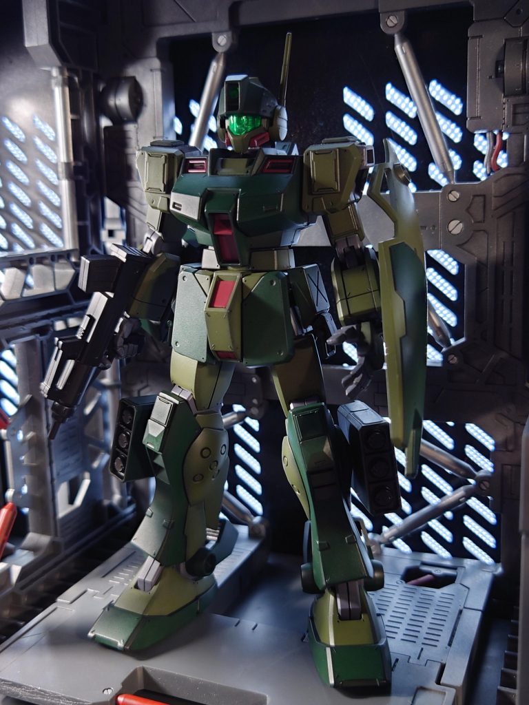 陸戦想定装備。地球圏、それも地上での戦闘までも考えられてはいたが、実際にデータ収集ができたのは定かではない。