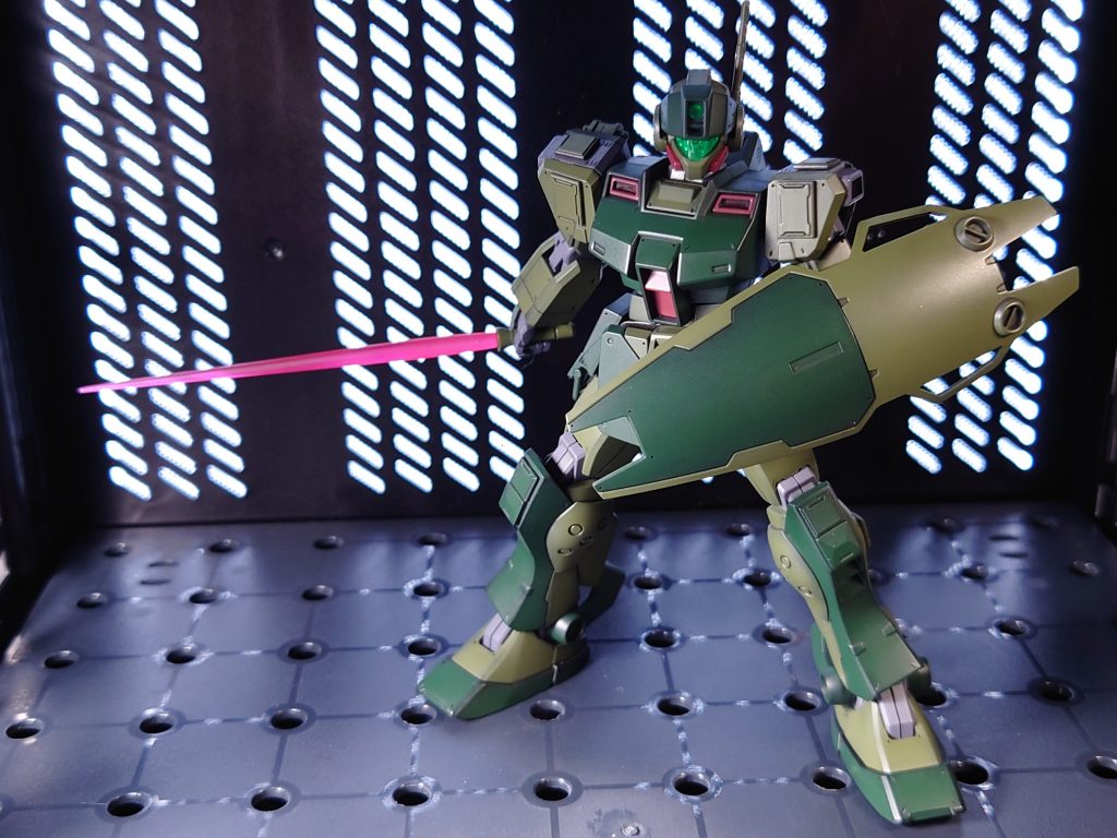 武装がないとジム・コマンドと大差ないようだが、追加装甲パネルとハードポイントガードで差別化できる。