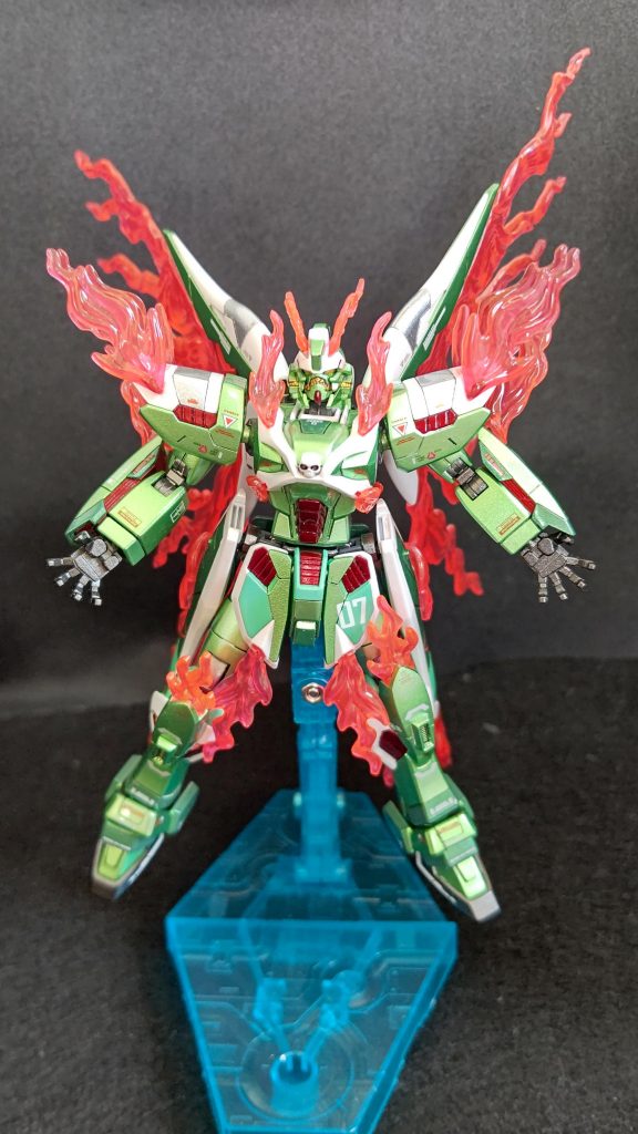 ファントムライト展開！赤の排熱ダクトがちょっと暗すぎるかなと思ったけど、こうやって見ると悪くないですね