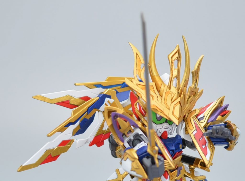 肩に引き出し機構しこんでいるのでぐっと肩をすぼめることが可能。両手持ち部分まで動くけどカッコよく撮れなかったので諦めました。