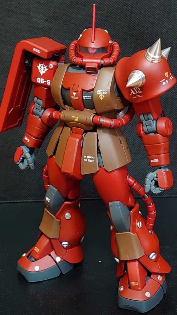 カラーリングを変えつつシャアっぽさを残したかったのですが、全体的な仕上がりは少しとっ散らかった印象になったかなぁというのが正直なところです。