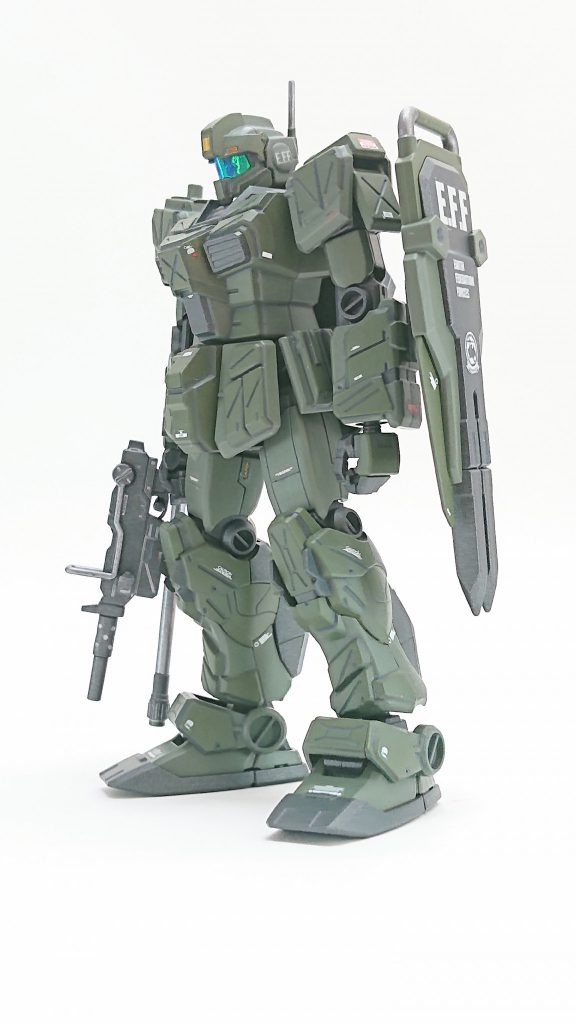 初の全塗装筆塗り大変でした😅プロモデラーのやり方を参考に薄く何回も塗り重ねしましたが、なかなか我慢できず若干厚塗りに😱ウェアラブルアーマー&胸部とその他は微妙な色の差を出すためそれぞれ違う色を塗ってますが写真だとあまりわかりませんね😅