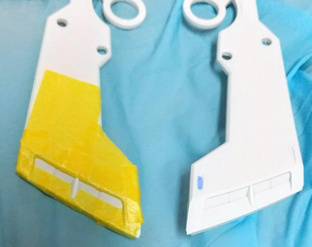 白に蛍光キャンディレッドを塗装する為、とても面倒なマスキング作業。マスキングは未だにやり方がよくわからない