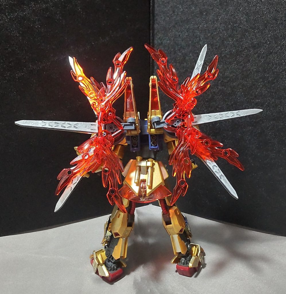 これだけのために周瑜アカツキをもう一つ購入したのは秘密な。焔のエフェクトパーツがもう少し欲しかったんですよね……とにかくこれでクリアパーツが4つから8つに増えたので、ポーズ作りに貢献してくれるでしょう。