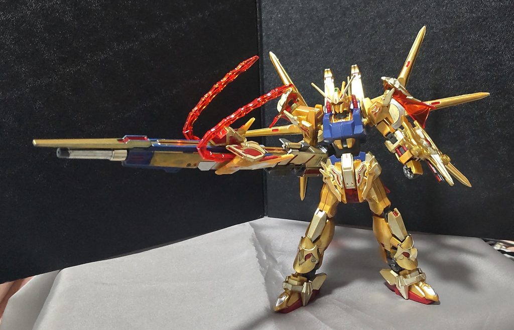 ○迦具土(カグヅチ)百式-天照-専用のバスターランチャーで、六尺瓊を装着していないと使用出来ないという特殊な武装。その一撃は戦艦だろうが、コロニーでさえも一瞬にして消し飛ばすとされている。