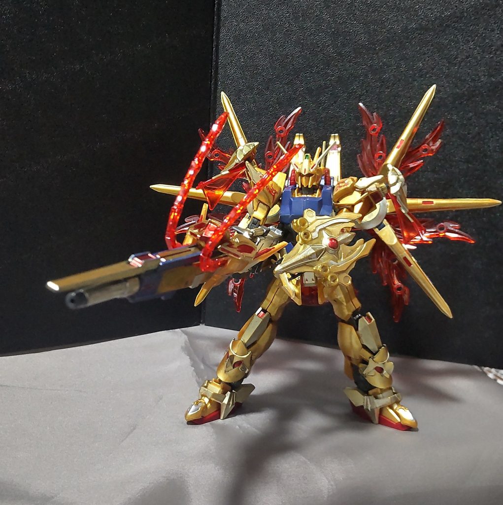 背部の六尺瓊から太陽光を吸収し、エネルギーを迦具土に送り込むのだが、その際に焔が溢れ出すような現象が発生する。