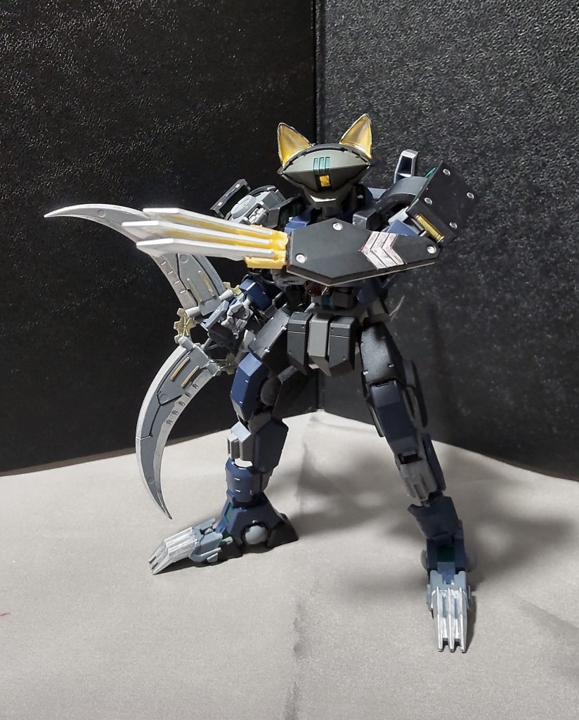 ・シールドクローシュバルベカスタムが持っていたバックラーにクローを取り付けたものになります。切れ味抜群だし、武器はじき等も出来ます。