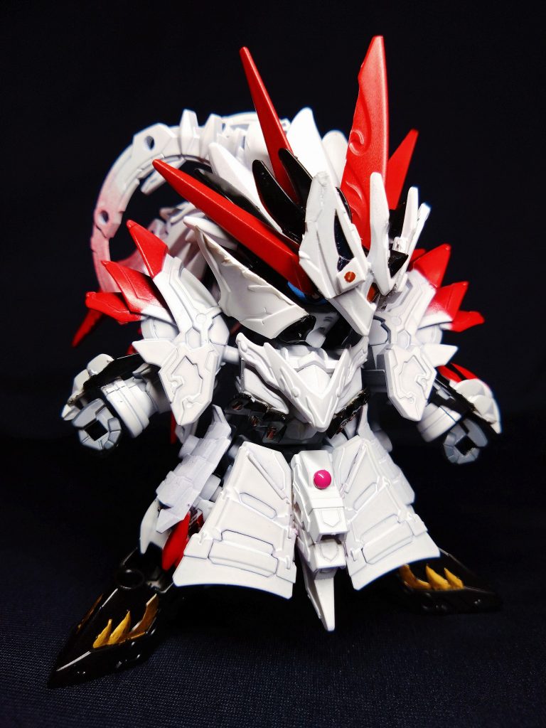 戦隊ロボやサガシリーズに続く、新しい見立て制作のシリーズ化はスパロボです。第一弾は神化ヤルダバオトです。過去に真・龍虎王をモチーフにした黄龍ガンダムを制作しましたが、新しくスパロボの機体をモチーフにしてみたくなり形にしました。