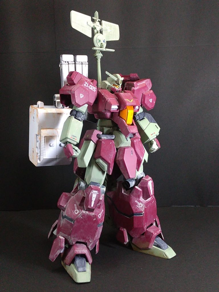 HGUC グスタフ・カールをアニメ「 ゾイド-ZOIDS-」に登場する「グスタフ ムンベイ仕様」のカラーで製作しました。機体名の「ZI-025」はグスタフのナンバリング「Zi-025」から。「タルタル」はマンガ版ゾイドに登場するムンベイのグスタフの愛称からとりました。胸とリアアーマーの「K66」は中の人が同じ「ガンプラ好きのカエル星人」の名前です(^^)