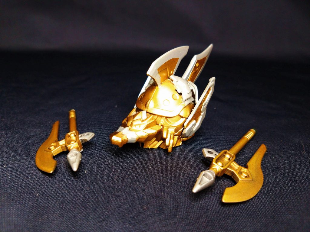 そしてもう一つ。武鋼竜のランフォゴールドとスピノゴールドをモチーフにした、武具竜 ランフォアクスとスピノメットです。ガンドランドに降ってきた5つの星。その欠片から生まれた意思を持った武具生物という、ガンドランダー 闇の黙示録編の設定を取り入れています。