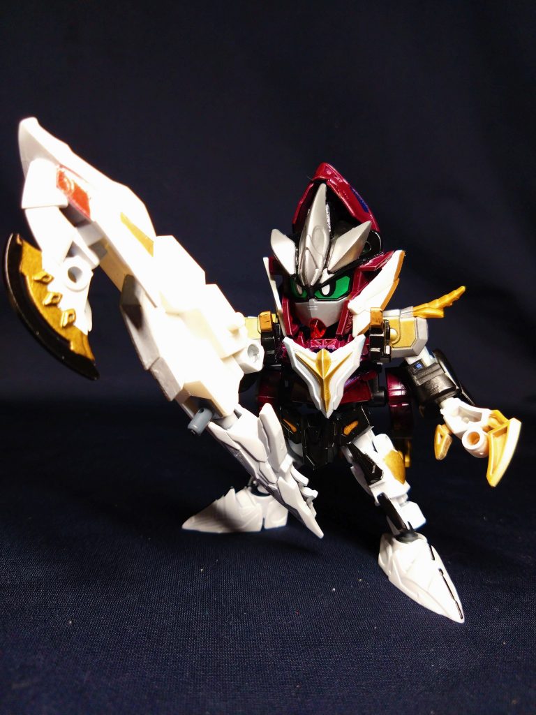 武器は大斧/大槍のゲイルスピアクス。背中のステゴのトゲトゲや武器のデカさもあり、他の戦隊SDと同サイズなのに大きく感じます。