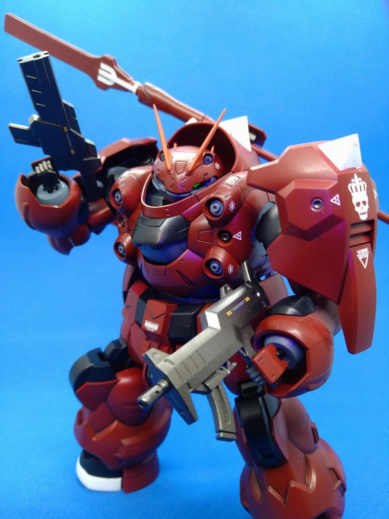 重量を考慮した小型で取り回しの良い ライフルとサブマシンガン。