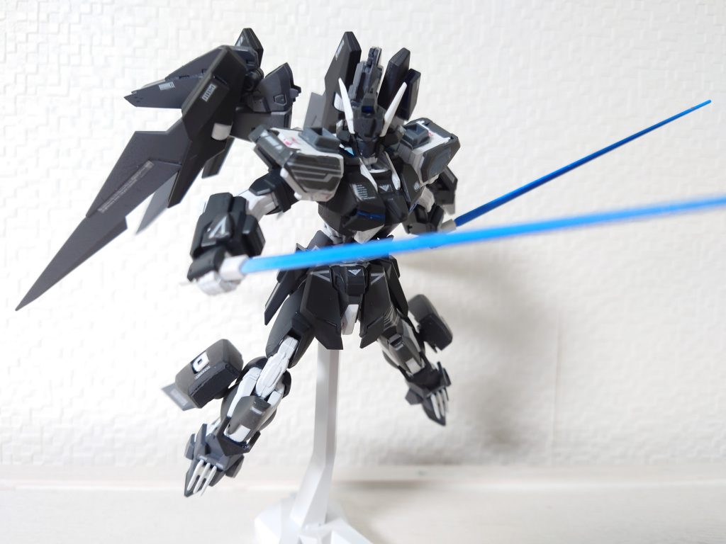 ビームサーベル青色に塗装しています。