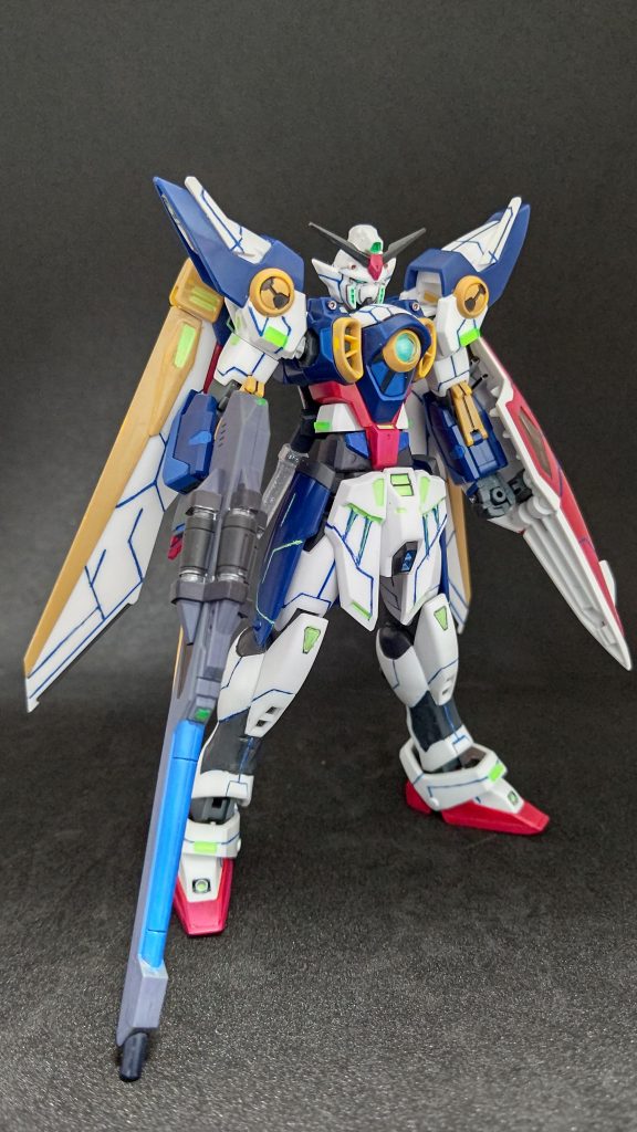 以上、私的ウイングガンダムでした。あまり形を壊さずにスジ彫り追加やガンマカの塗装色分けでリアルタイプ風に作成しました。まだ始めたての頃にガンマカの蛍光グリーンを使い、大失敗したのですが今回の作成から使用してみました発色も良く大満足です。今後も使っていこうと思います。最後までご覧頂きありがとうございました。