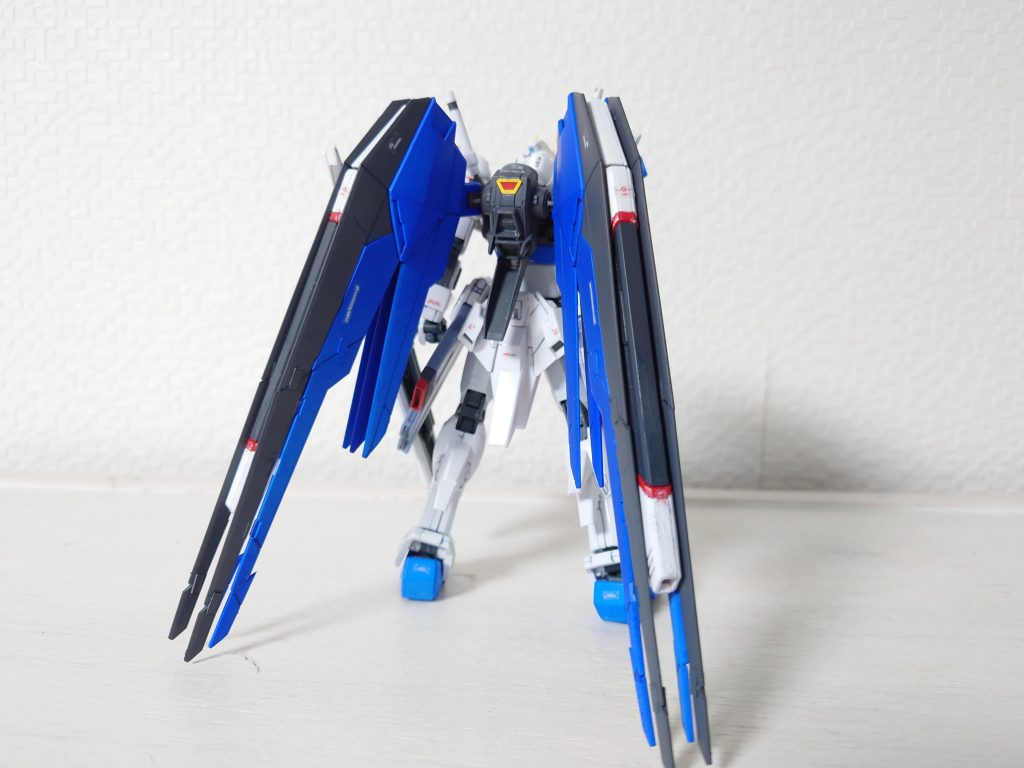 リアウイングの延長は、フリーダムをニコイチで行っています。