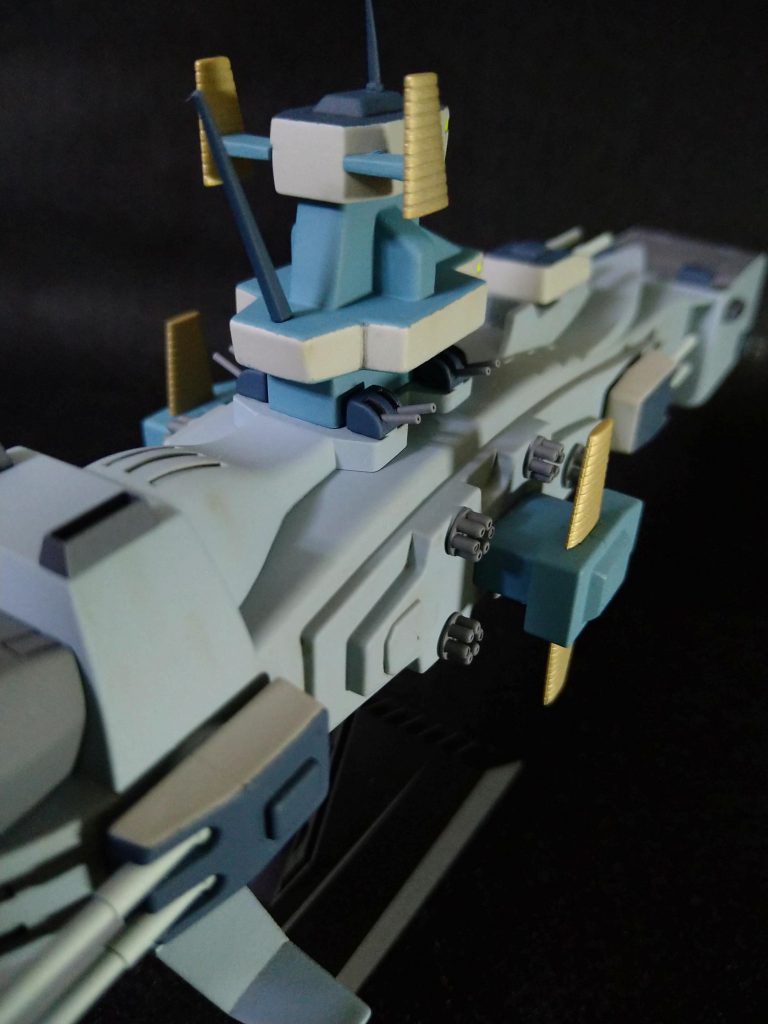 最後は斜め後ろのショットで。ブリッジの窓は実は透明プラ板なので、この角度だと薄っすら透けて見えるのは小さなお気に入りポイントです。最後までご覧頂き、ありがとうございました。