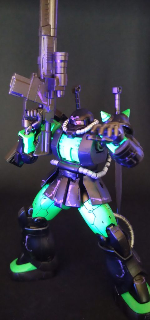 武装：対艦ライフル改（30ｍｍバレル）・ヒートサーベル×２・胸部バルカン・腕部バルカン