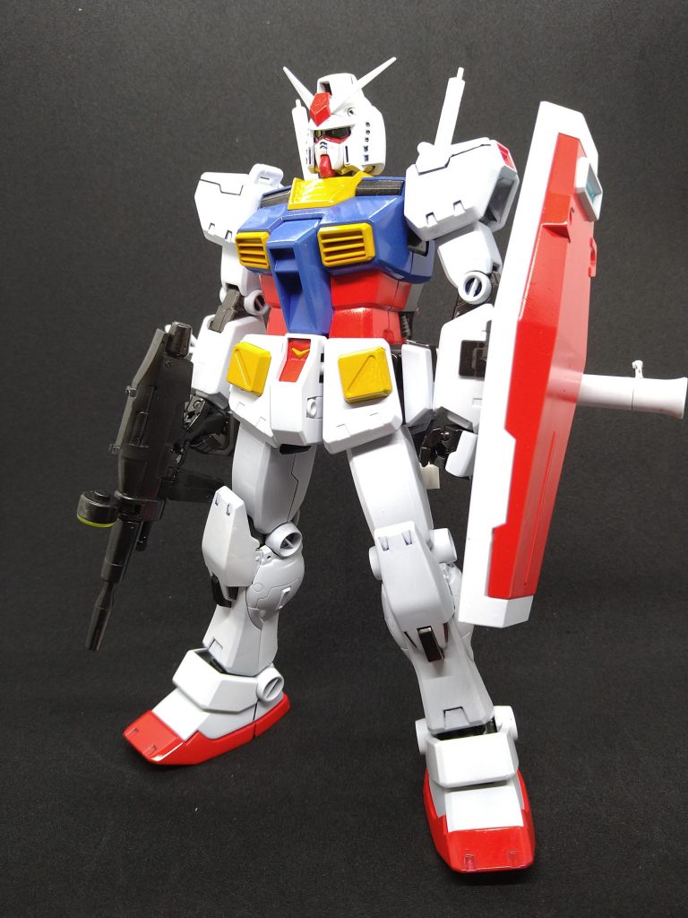 「MGガンダムver.Ka」過去作。当時ブラックライトディスプレイを考えて、放置してたコレを実験的に塗装しました。蛍光塗料はクリアーカラーのようなものなので、下地色が無いとライトを当てた時に発色しません。「赤on蛍光レッド」「青on蛍光ブルー」「黄色on蛍光イエロー」通常ディスプレイでもガンダムとして飾れます。