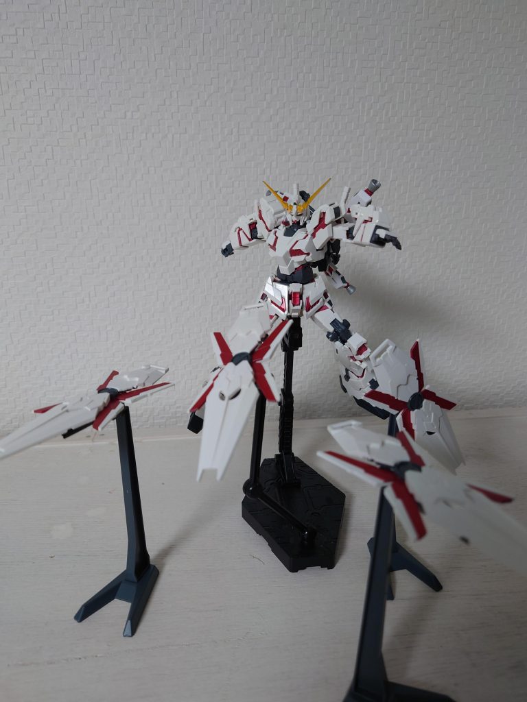 シールドに銃撃装備があるため、ビームマグナムは装備していません。