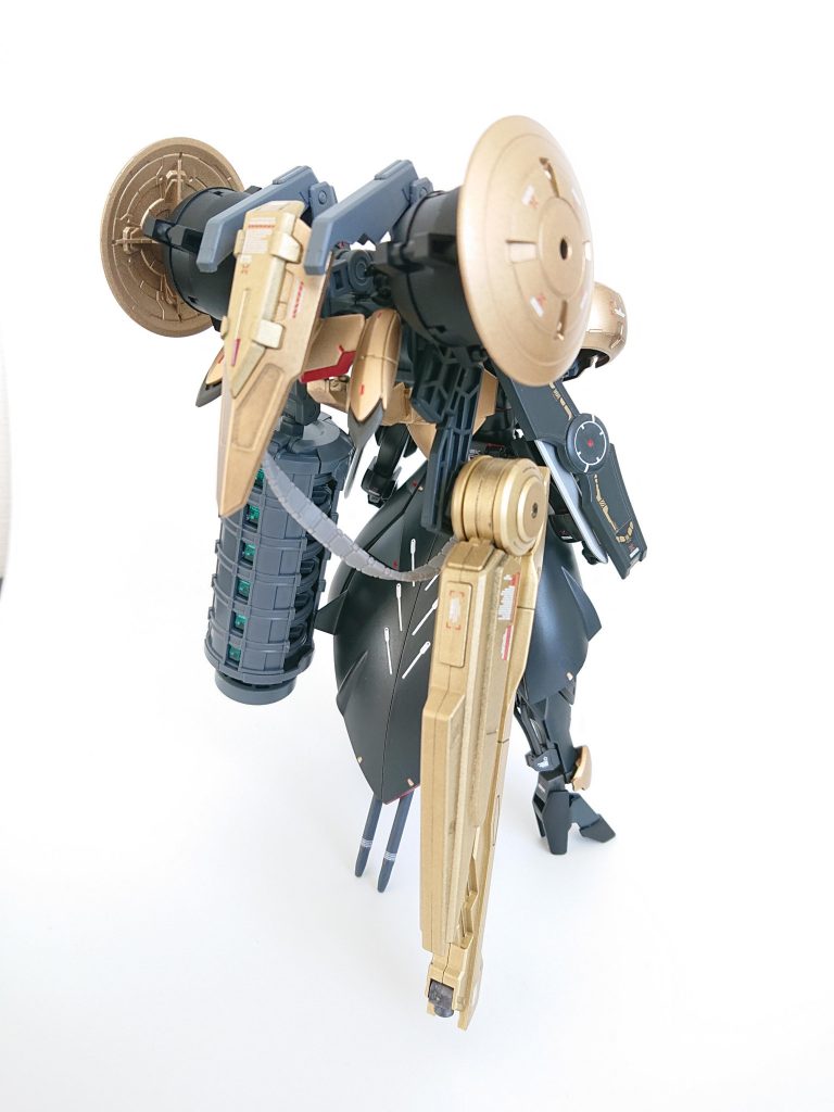 フォールディングバスター砲とエネルギー発生器。フォールディングバスター砲はスローネアインのままですが、加工して三つ折りにできるように。左右の重量バランスの為に、コトブキヤさんのアクティブマインをそのまま拝借。ありがとうございます!!