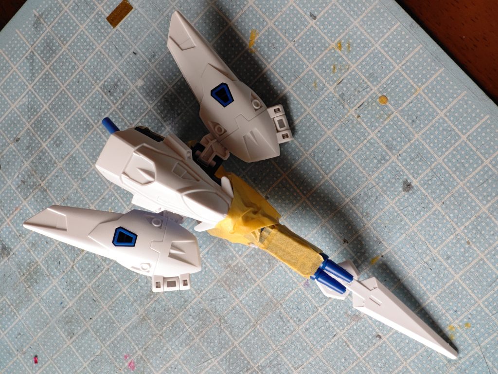 構想段階当初は先端に実体剣を付ける予定でしたがライフルとしても作りたかったのでボツに