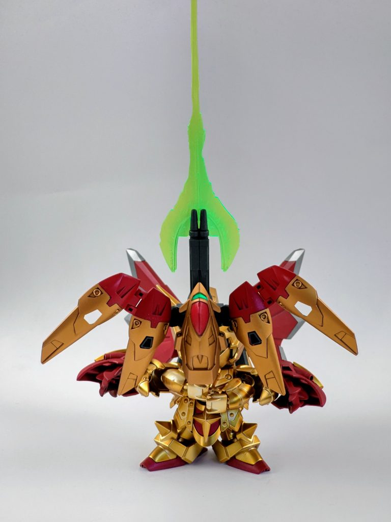 「伝説の剣」風に両手持ちでエフェクトパーツには蛍光グリーンで塗装してあるのでUVライトでうっすら発光しています