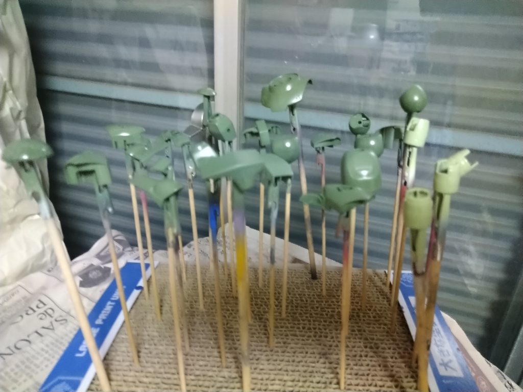 缶スプレーにしました。細部だけ筆塗装です。