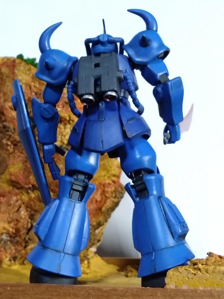 後ろ姿。リアスカート部分にスジボリ追加。あまりよくわからないですね。