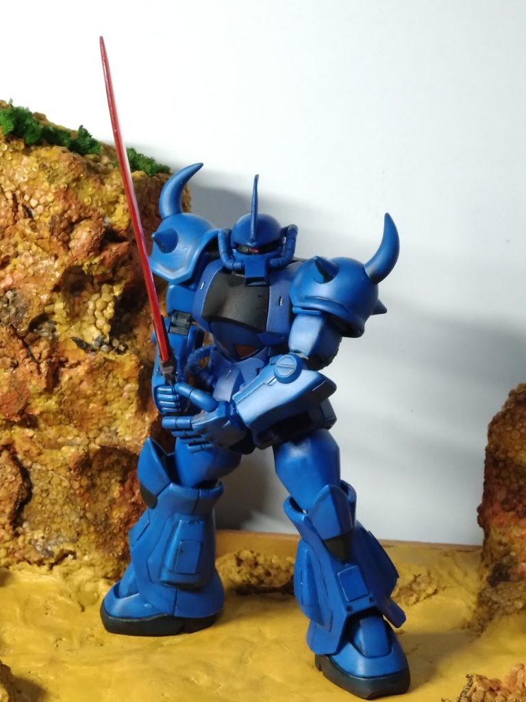 ヒートサーベル両手持ち。このポーズ好きですねー。😄