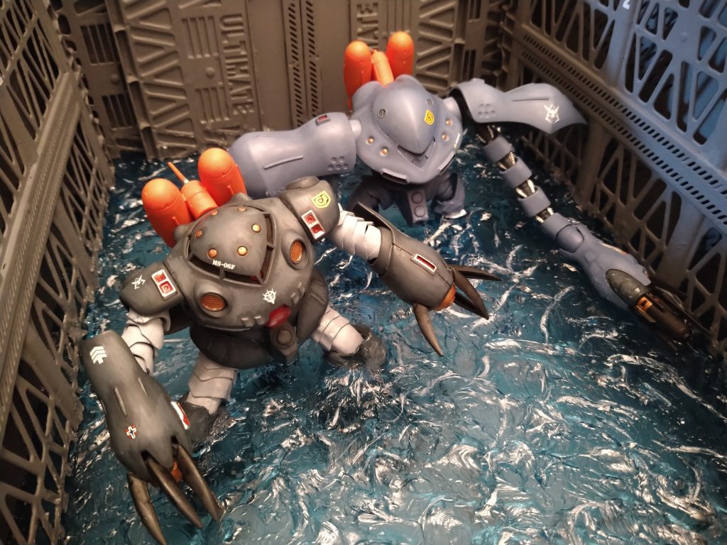 ズゴックEに焦点を当てて。どっしりとした構えです。