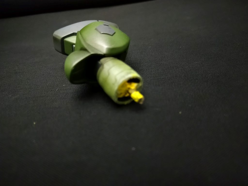 エナメルでやらかしたパーツは真鍮埋め込みポリパテで土台を作り直し。