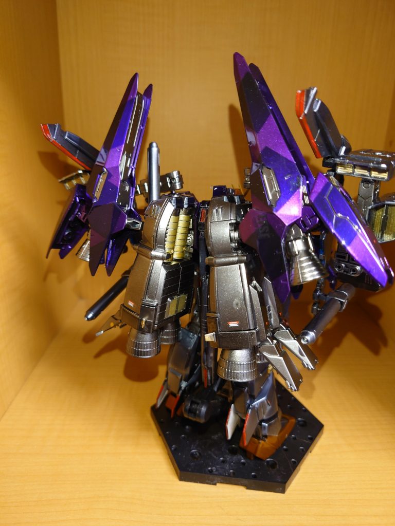 重すぎて自立しません……