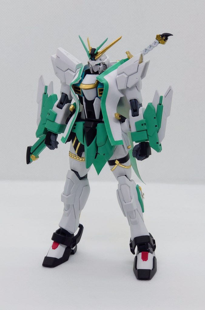 一応羽織も作成してはみたのですが、袖も着けられずビームサーベルの干渉などもあり、あまり納得の行く形には出来ませんでした。