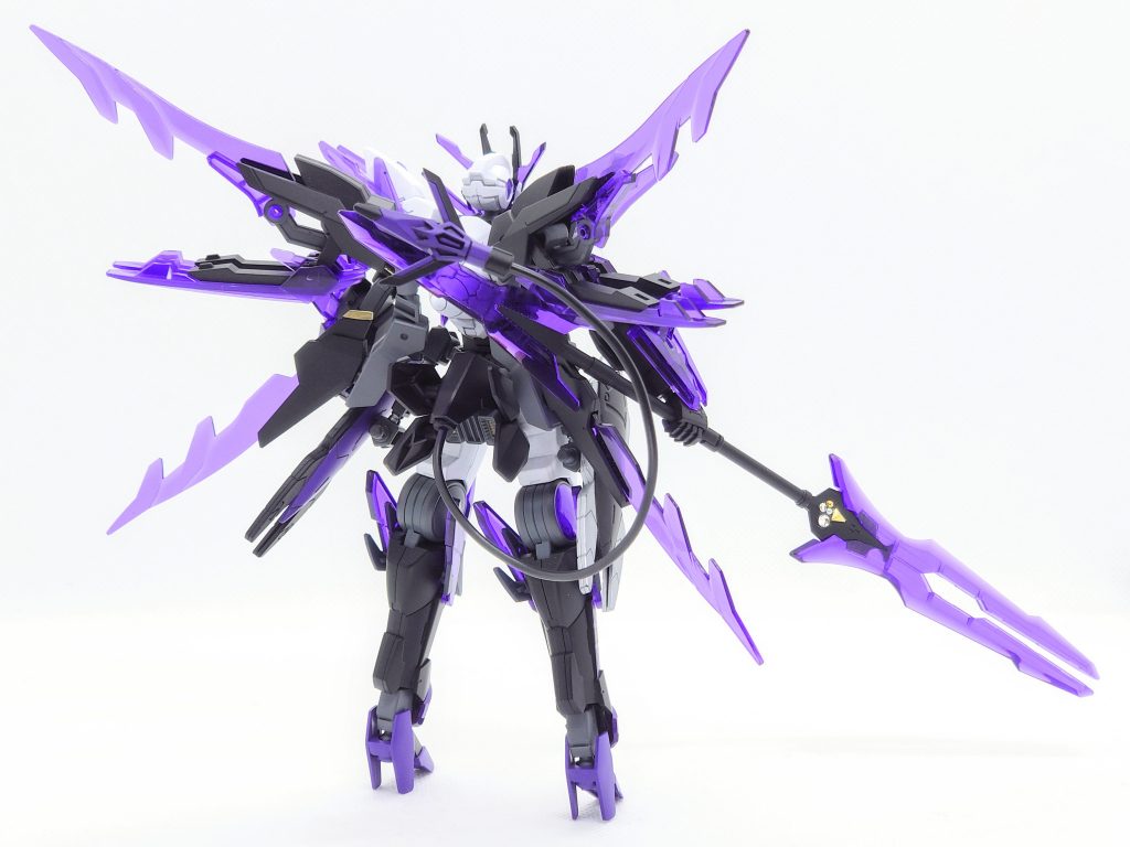 背面尻尾はバルバタウロスからそのまま移植。お尻まわりがスカスカだったのでジャンクパーツでデコりました。