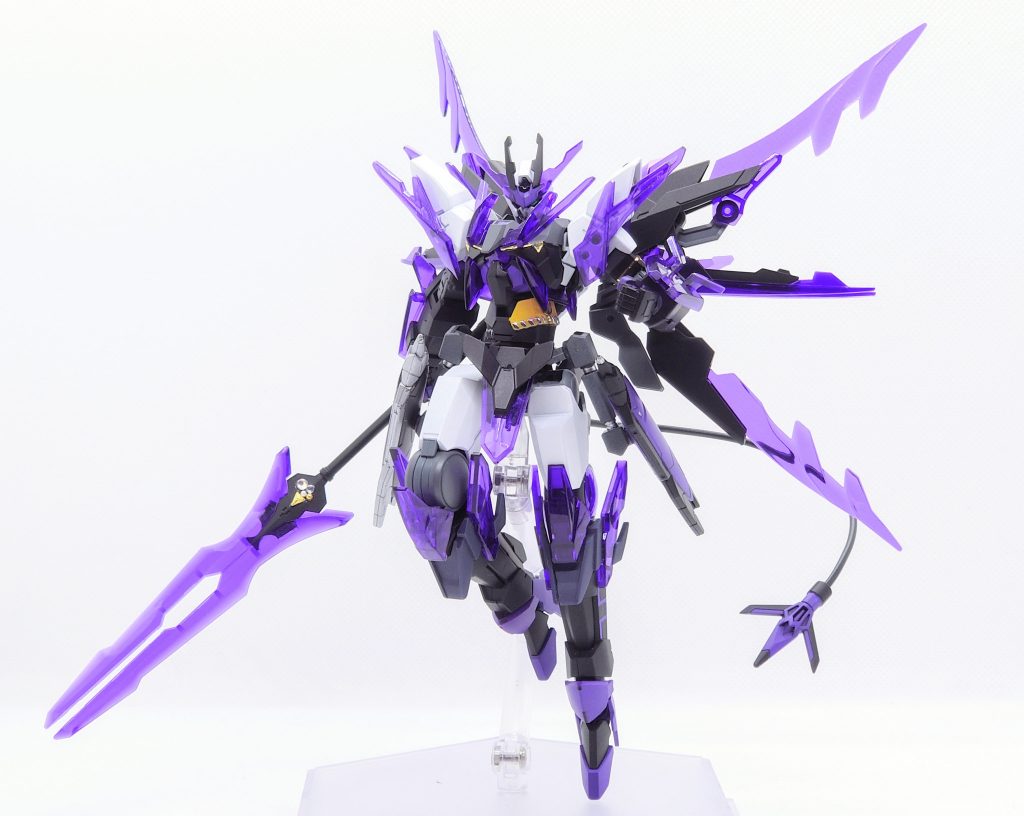 武装はGNパルチザンⅡ。先から稲妻状の粒子ビームを出して遠距離にも対応できます。