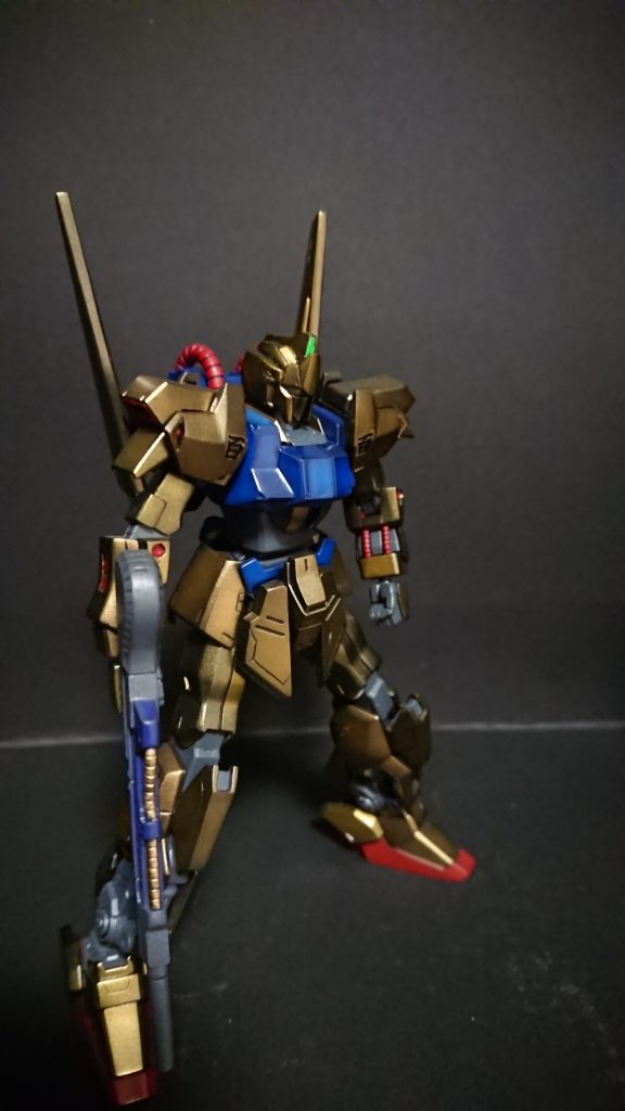 金の部分ですがブラウン下地にクレオス8番シルバー、その上にイエロークリアーで着色。最後に赤金をふわっとかけてます。 