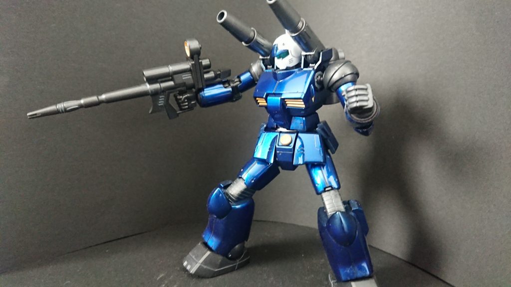 青の塗装ですが、ガイアEXブラック→クレオスクロームシルバー→クレオスGXディープクリアブルー→クレオススーパークリアです。乾燥後ラプロス8000番→タミヤコンパウンド→ハセガワセラミックコンパウンドで磨いています。 