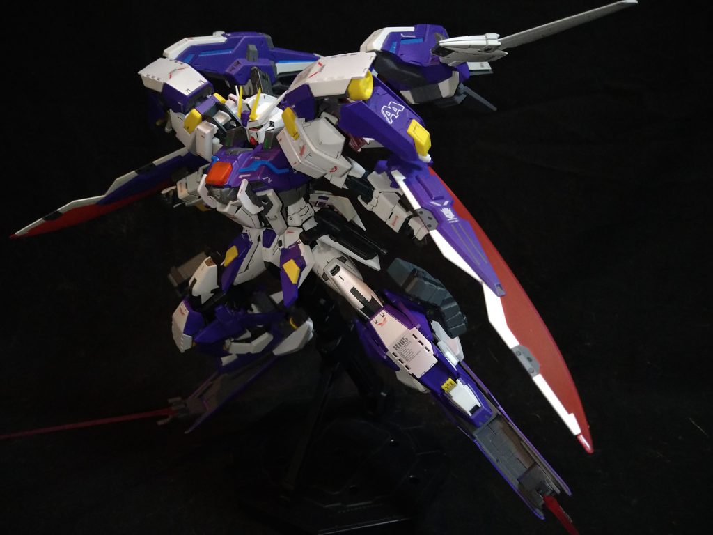 高速近接戦闘形態ダッシュユニットの展開とライトニングユニットを展開させてます見て辛いですが足からもビームサーベルを展開してます