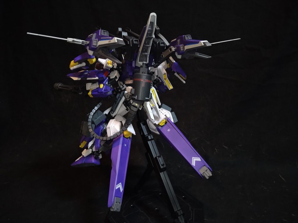 背面　通常ライトニングストライカーの各所にもスカイブルーの上から蛍光ブルーを塗装してみた