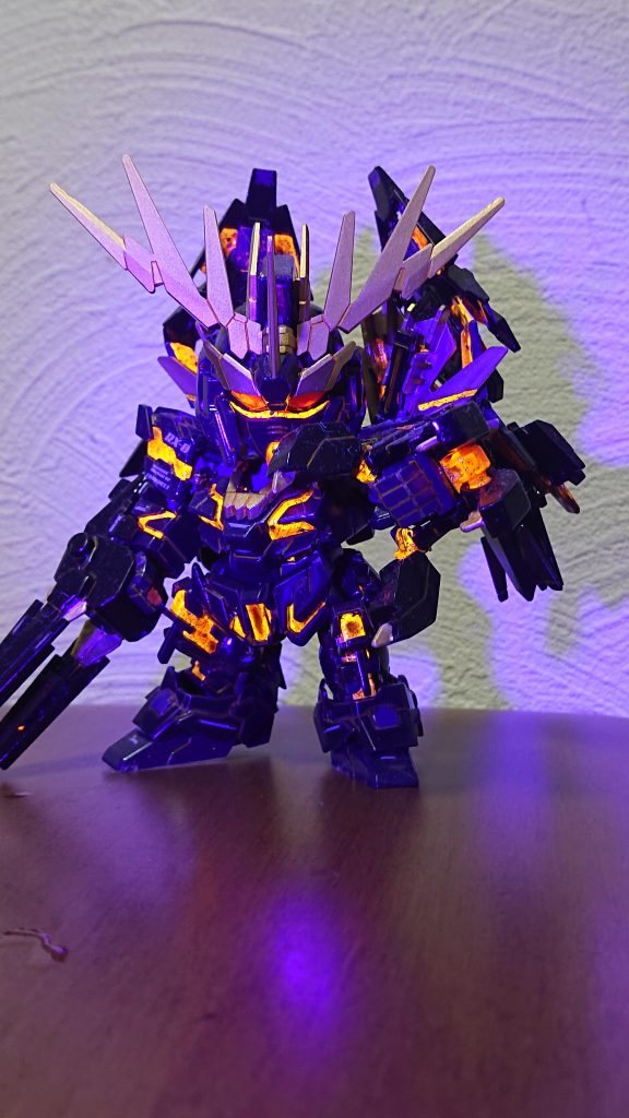 ブラックライトをあてるととてもいい感じ