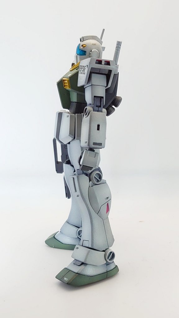 爪先は、HGUCジムから。