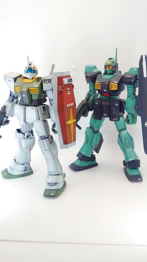 エゥーゴカラーなのでネモとツーショット。