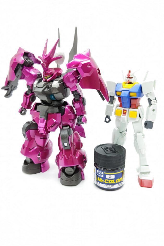 オマケ:サイズ比較EGガンダムを並べるとゴツいだけでそこまで大きくはない。組みやすく、ブンドドにも楽しいガンプラです。